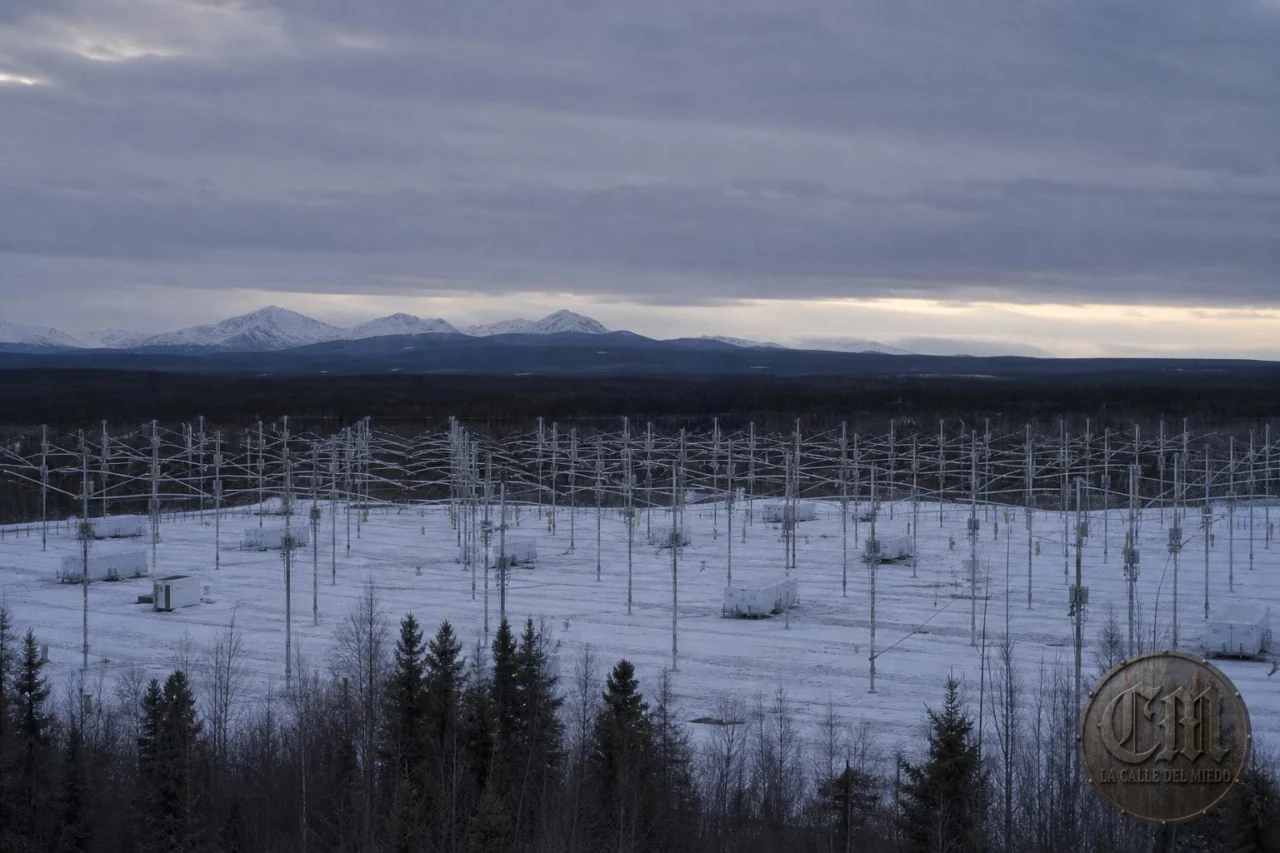 Rejilla de antenas HAARP en la nieve de Gakona, Alaska