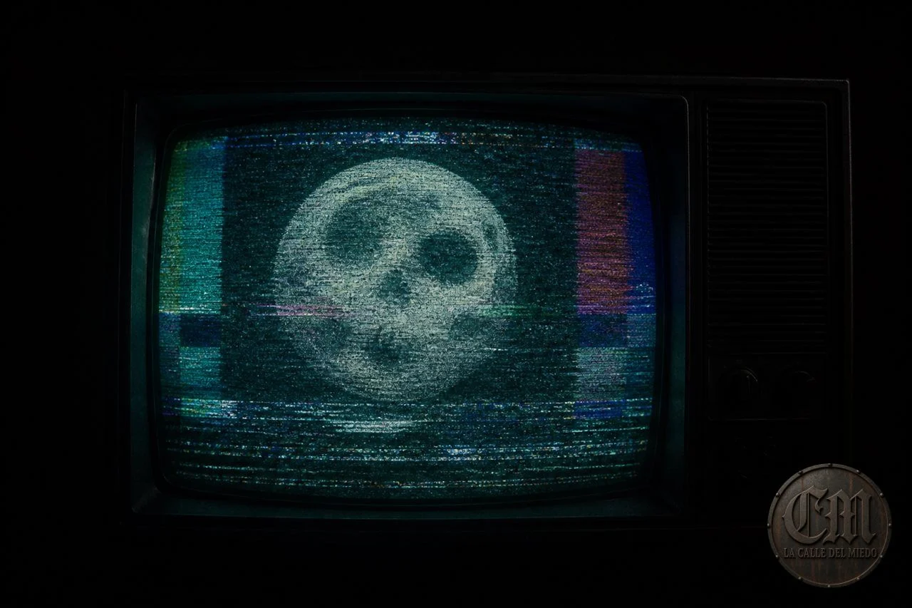 Local 58: No Mires la Luna — El Canal que Transmite el Fin del Mundo | F180826