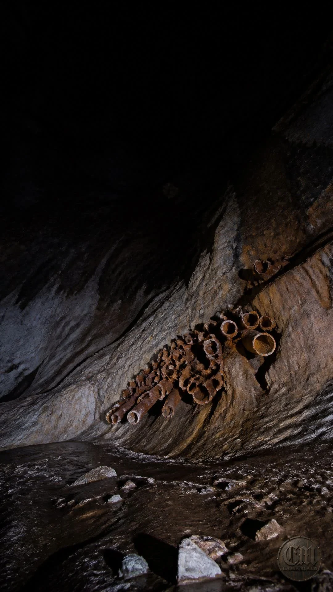 Los Tubos de Baigong / Las Tuber, umbral