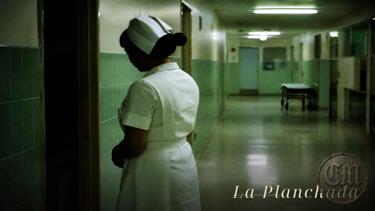 La Planchada, enfermera en el pasillo del hospital
