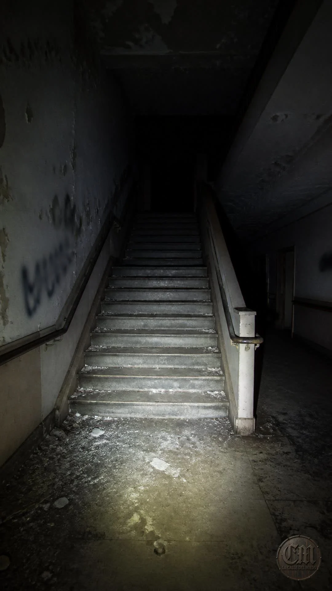 Urbex paranormal en TikTok, umbral